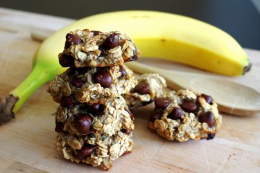 3-Ingredient Banana Oatmeal Cookies without flour, sugar, and eggs