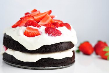 Healthy Flourless Cocoa Cake with Strawberry-Quark Cream