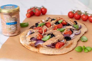 Simple flatbread with onion and tuna